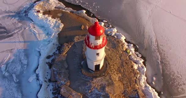 Lighthouse on Tokarev cat on the background of the sea landscape. — Stock Footage Lighthouse on Tokarev cat on the background of the sea landscape. Stock Video