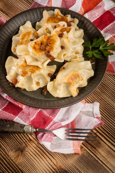 Fried Dumplings Pierogi Meat Filling Sprinkled Greaves — Stock Photo, Image