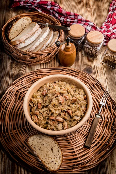 Bigos - stewed cabbage with meat,dried mushrooms and smoked saus — Stock Photo, Image