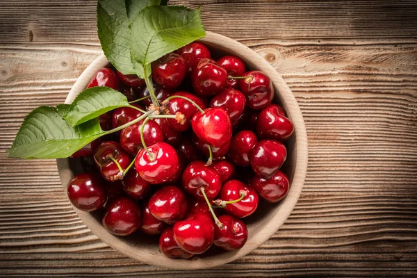 Sweet Cherries Wooden Bowl Selective Focus Top View — Stock Photo, Image