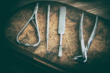 Ahşap arka plan üzerinde eski Tıp cihazları. Vintage tarzı.