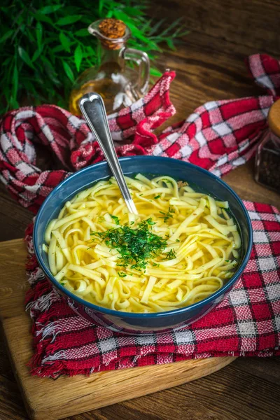 Brodo Minestra Pollo Con Tagliatelle Una Boccia — Foto Stock