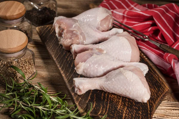 Raw Chicken Legs Marinade Ingredients Kitchen Board — Stock Photo, Image