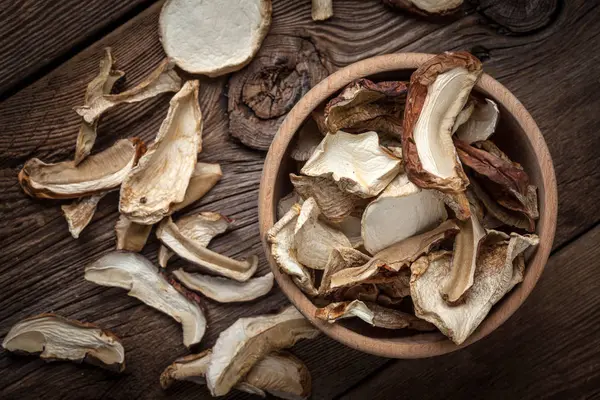 Dried Mushrooms Wooden Bowl Dark Background Top View — Stock Photo, Image