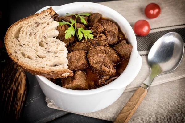 Rindfleisch Eintopf Keramiktopf Selektiver Fokus — Stockfoto