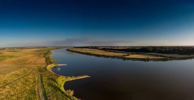 Vistula Nehri'nin hava atış. Yukarıda da görüleceği Nehri. 