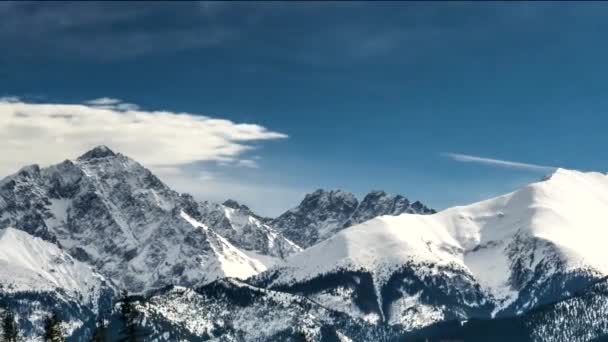 Timelapse 波兰和斯洛伐克 Tatra 山脉的积雪山顶 — 图库视频影像