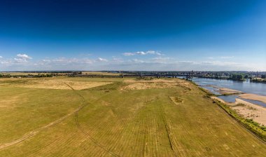 Vistula Nehri'nin hava atış. Yukarıda da görüleceği Nehri.