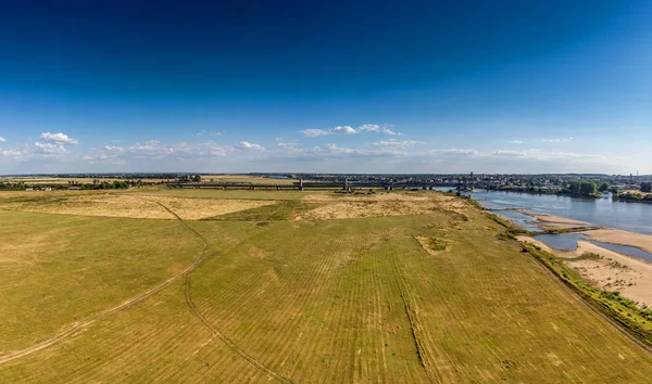 Vistula Nehri'nin hava atış. Yukarıda da görüleceği Nehri.