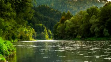 Yaz timelapse pieniny ve dunajec Nehri, Polonya. 