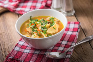 Maydanoz beyaz kase mantar çorbası.