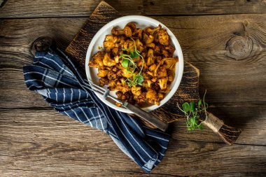 Bitkisel bir Marine fırında karnabahar rozet.