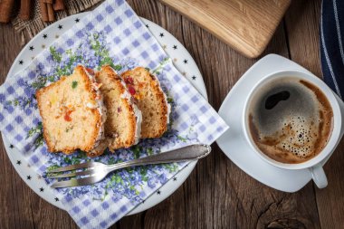 Şekerlenmiş meyve, Kuru üzüm ve meyve ile geleneksel Noel kek. Seçici odak. Üstten Görünüm.