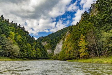 Pieniny, Polonya ve Slovakya 'daki Dunajec nehrinin dönüşü