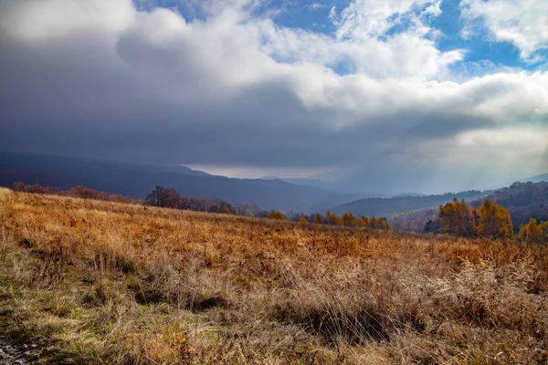 Paisaje Picos Otoñales Los Cárpatos Cárpatos Orientales Polonia — Foto de Stock