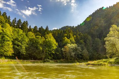 Pieniny, Polonya ve Slovakya 'daki Dunajec nehrinin dönüşü