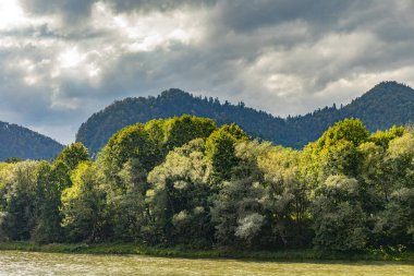 Pieniny, Polonya ve Slovakya 'daki Dunajec nehrinin dönüşü