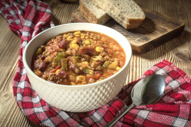 Kavanozda Meksika biberi. Seçici odak.