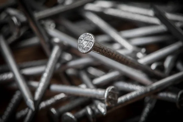 Clavos Acero Sobre Fondo Madera Enfoque Selectivo — Foto de Stock