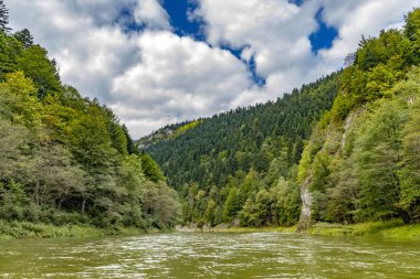 Pieniny, Polonya ve Slovakya 'daki Dunajec nehrinin dönüşü