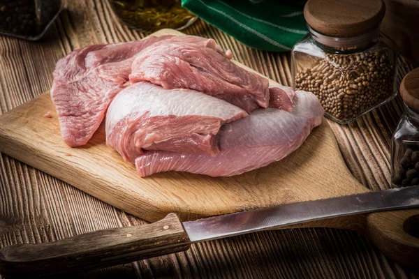 Raw Turkey Meat Wooden Chopping Board — Stock Photo, Image