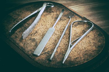 Ahşap arka plan üzerinde eski Tıp cihazları. Vintage tarzı.