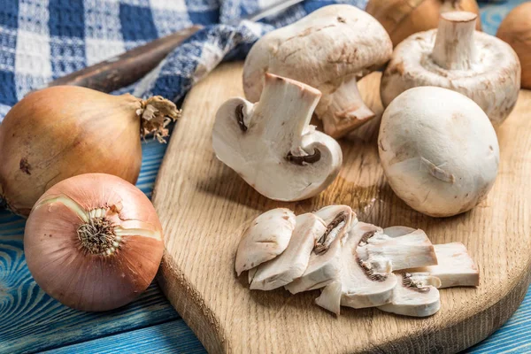 Funghi Crudi Affettati Tagliere — Foto Stock