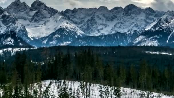 タイムラプス ポーランドとスロバキアのタトラ山脈の雪のかぶった — ストック動画