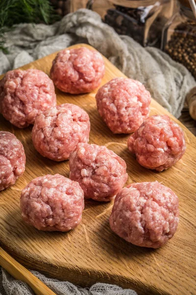 Raw Meatballs Wooden Cutting Board Small Depth Field — Stock Photo, Image