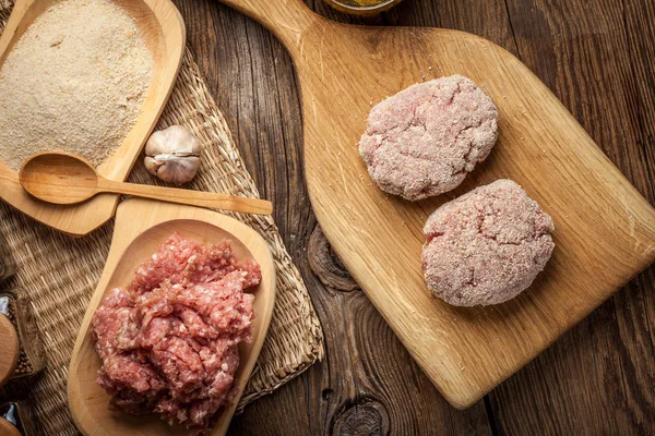 Raw Meatballs Rolled Crispy Bun Chopping Board Prepared Baking — Stock Photo, Image