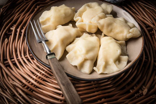 Zelfgemaakte Dumplings Met Kaas Een Plaat — Stockfoto