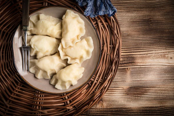 Zelfgemaakte Dumplings Met Kaas Een Plaat Bovenaanzicht — Stockfoto