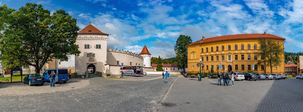 Château complexe situé dans la ville de Kiezmarok sur le Spis . — Photo