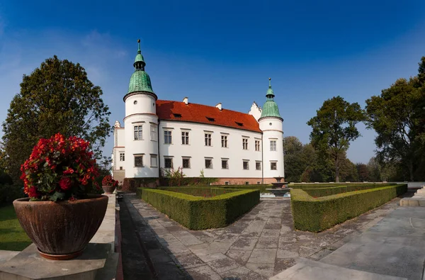 Renaissance kasteel, Paleis in Baranów Sandomierski in Polen. — Stockfoto