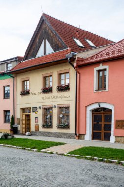 Kezmarok, Slovakya - 20 Eylül 2017: SPI bölgede küçük bir kasaba sokaklarında renkli başlanmasıyla.