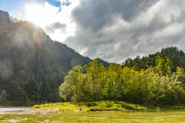 Pieniny, Polonya ve Slovakya 'daki Dunajec nehrinin dönüşü