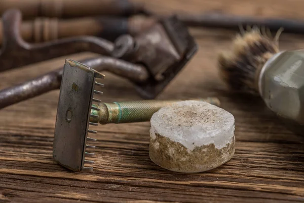 Oldtimer Friseurwerkzeuge Auf Altem Holzgrund Geringe Schärfentiefe — Stockfoto