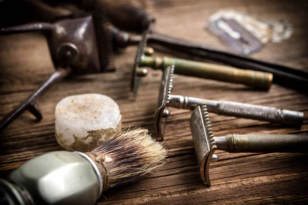 Vintage Barber Shop Eszközök Régi Fából Készült Háttér Kis Mélységélesség — Stock Fotó