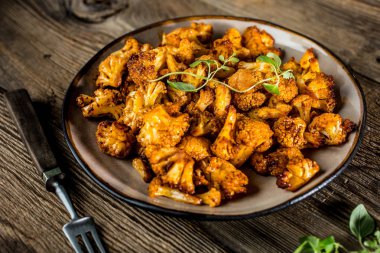 Bitkisel bir Marine fırında karnabahar rozet.