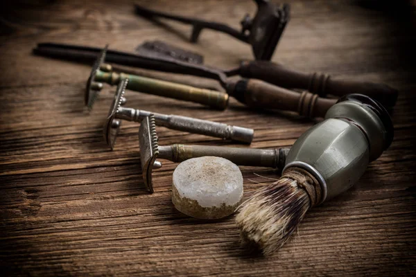 Herramientas Peluquería Vintage Sobre Fondo Madera Vieja Pequeña Profundidad Campo —  Fotos de Stock