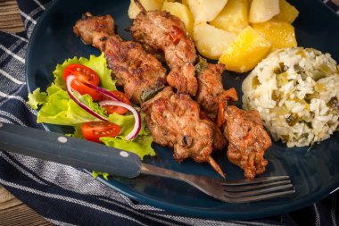 Şiş kebap - ızgara et ve sebze