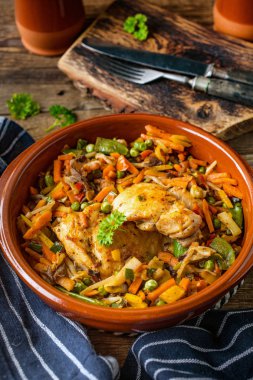 Sebzeli kızarmış tavuk filetosu..