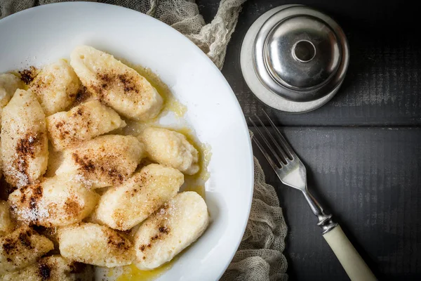 Albóndigas perezosas con canela y azúcar . — Foto de Stock