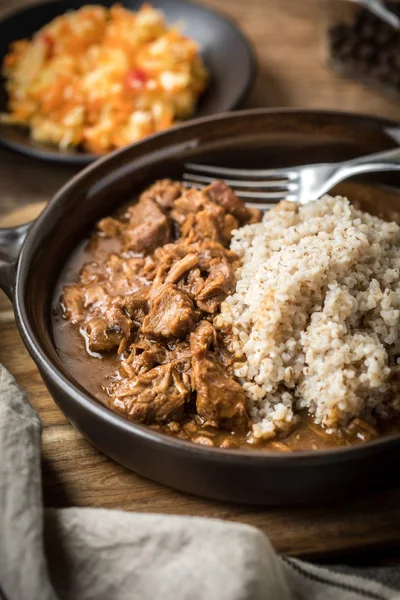 Pişirilmiş etli arpa kabuğu çıkarılmış tane.