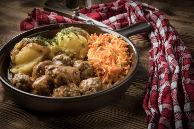 köfte ve patates püresi