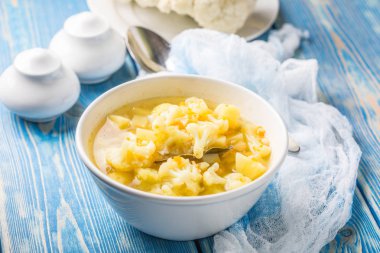 Taze karnabahar çorbası.