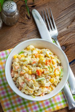 Rus geleneksel salatası.