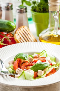 taze Akdeniz salatası.
