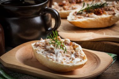 Açgözlü, yağlı domuz..