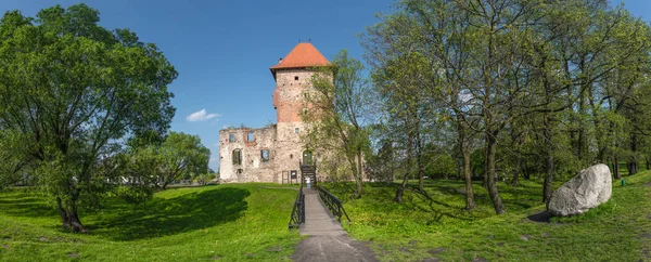 CHUDOW, POLAND - MAY 02, 2019: Ruins of the Renaissance castle i — Stock Photo, Image